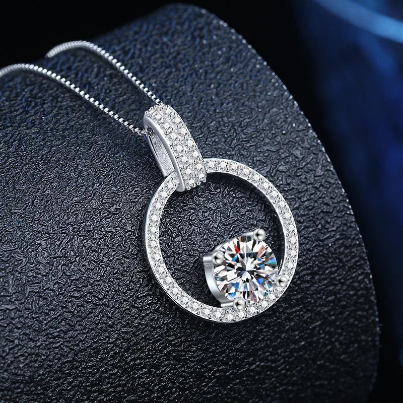 925 Sterling Silver One Carat Moissanite Necklace For Women Fashionable Elegant Versatile Luxurious Micro Pave Round Pendant Collarbone Chain